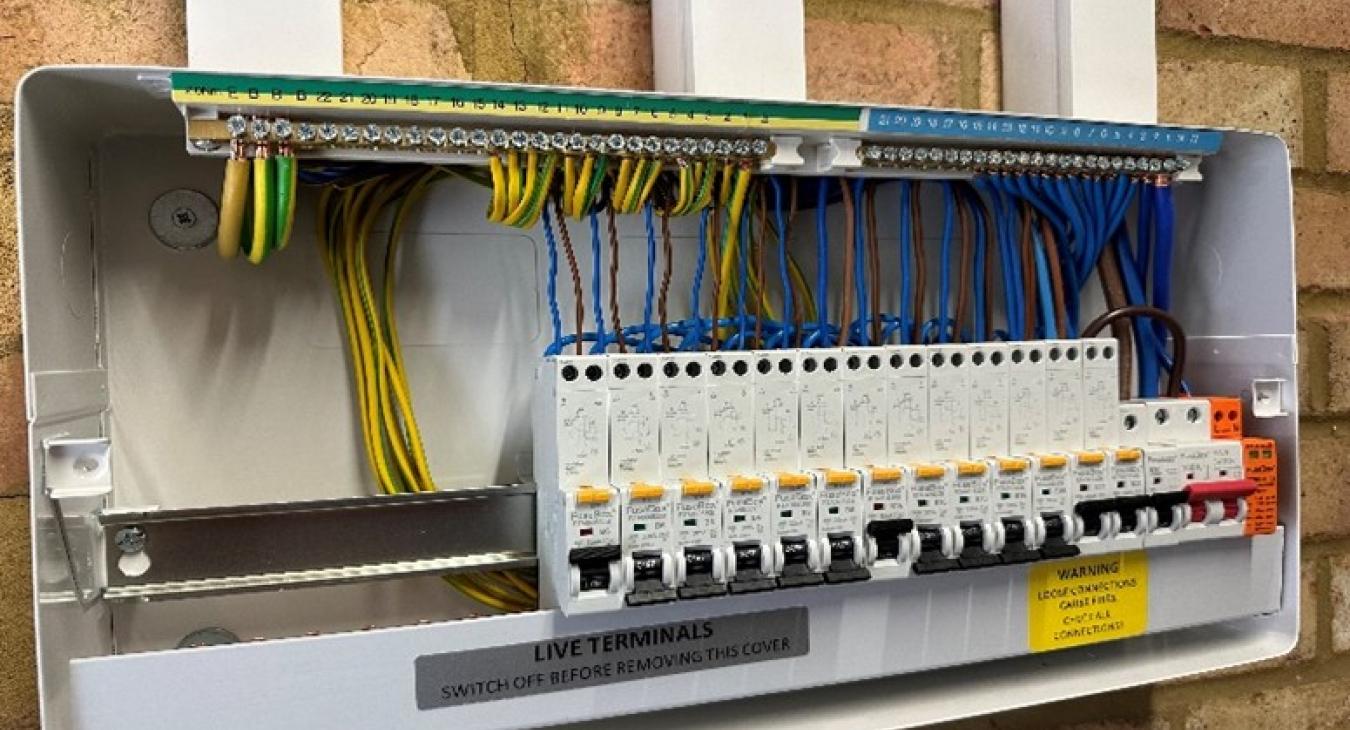 A modern, neat consumer unit (fusebox)